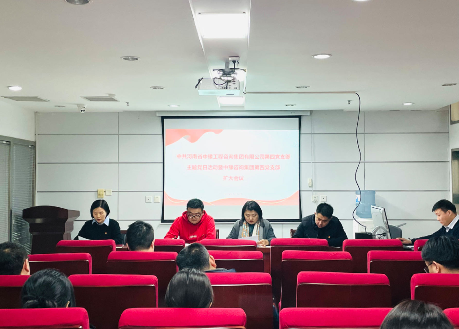 持之以恒弘揚(yáng)清風(fēng)正氣 砥礪奮進(jìn)踐行國企擔(dān)當(dāng)——中豫咨詢集團(tuán)第四黨支部開展主題黨日活動并召開黨支部擴(kuò)大會議